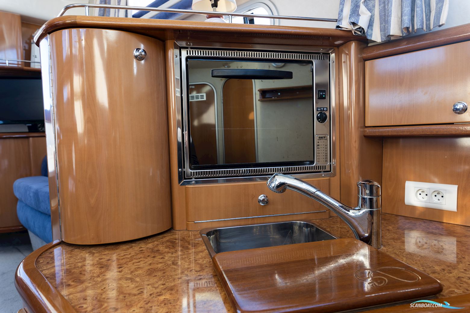 Sealine 360