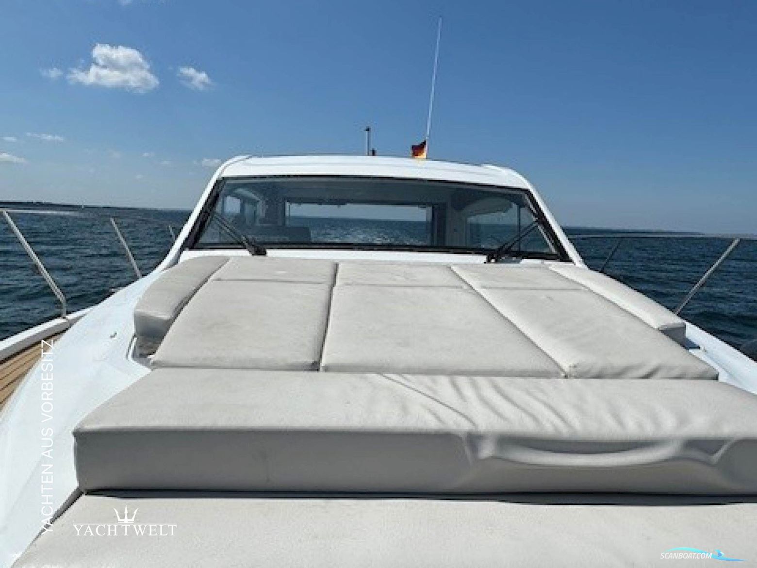 Sealine C 390