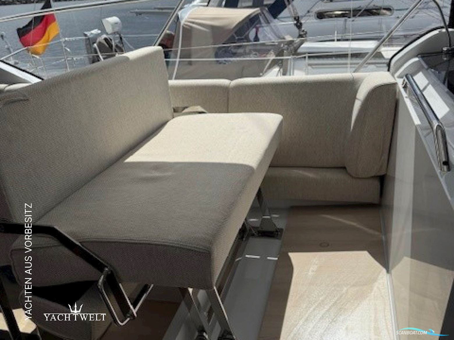 Sealine C 390
