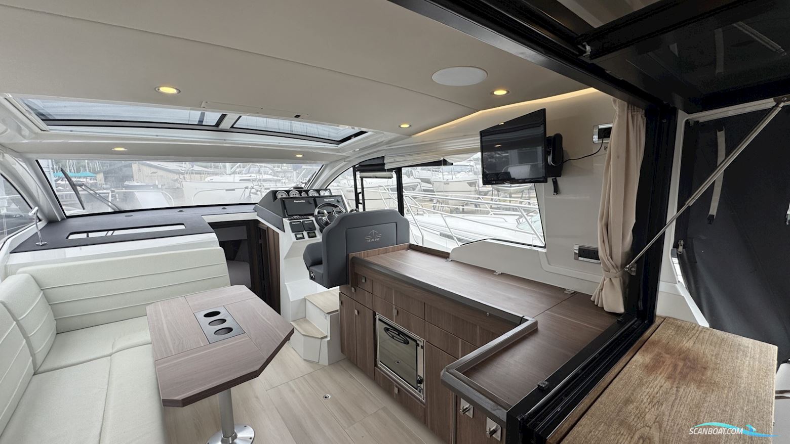 Sealine C330