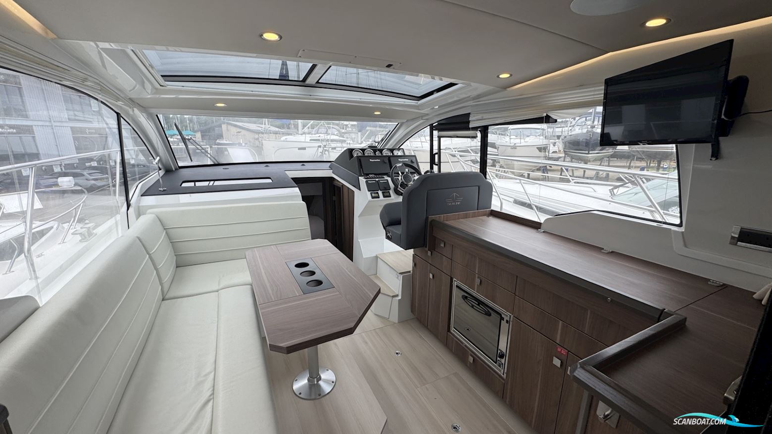 Sealine C330
