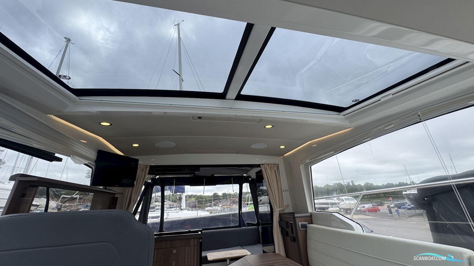 Sealine C330