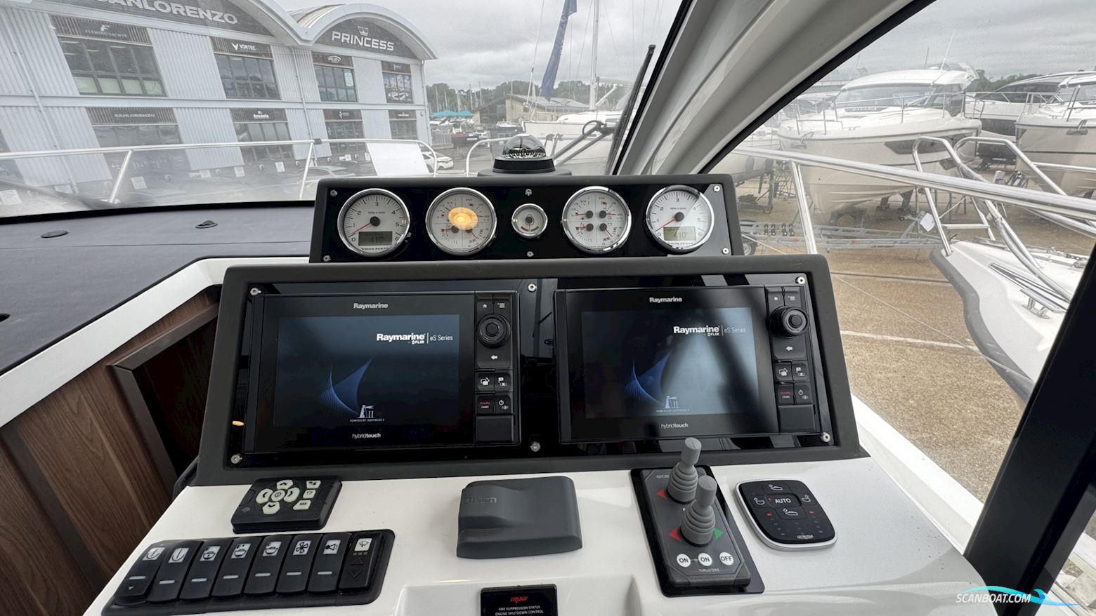 Sealine C330