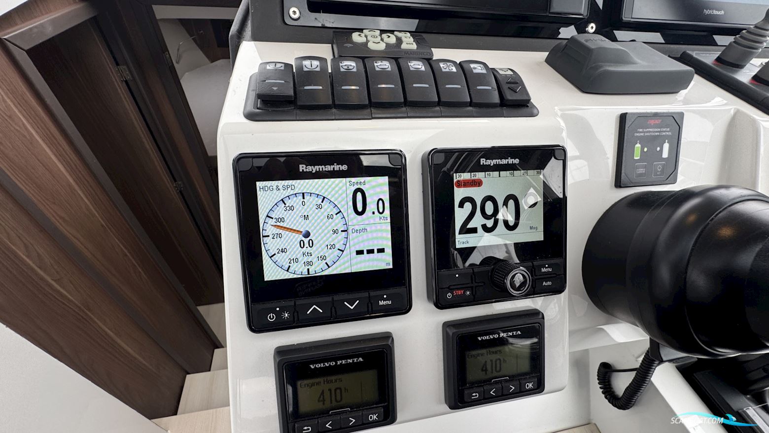 Sealine C330