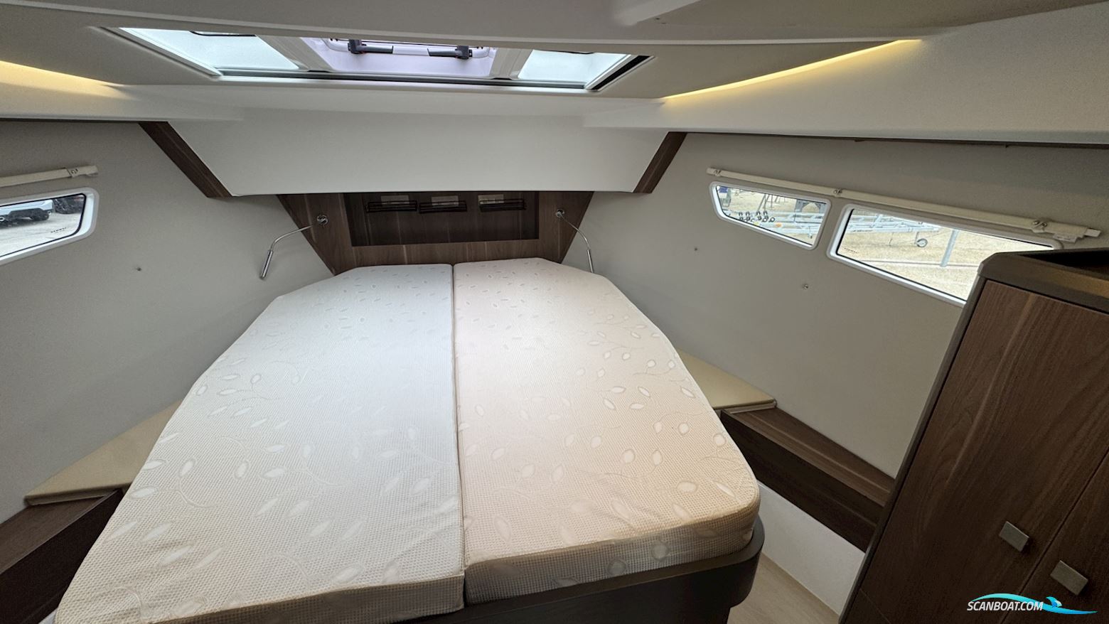 Sealine C330
