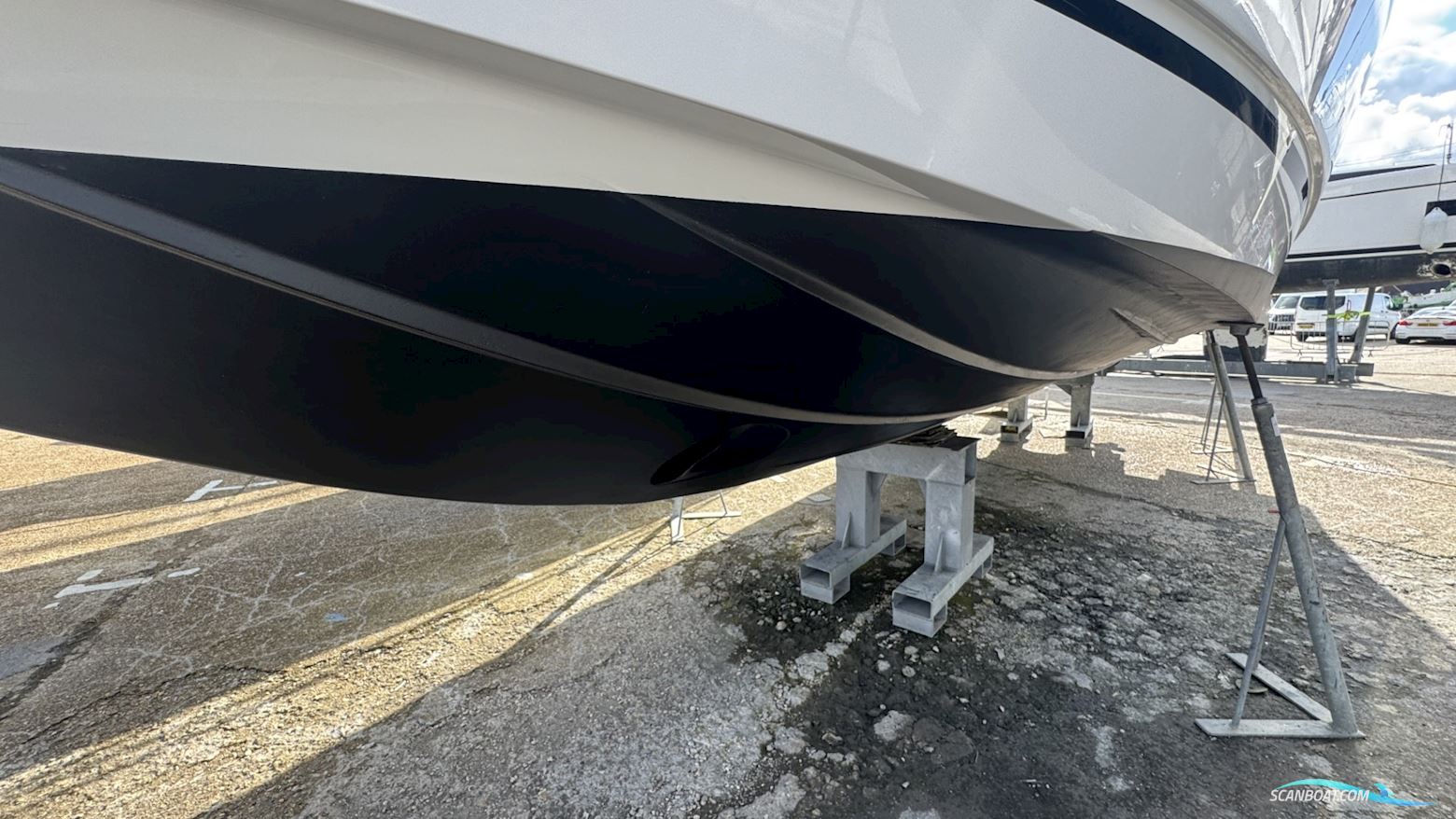 Sealine C330