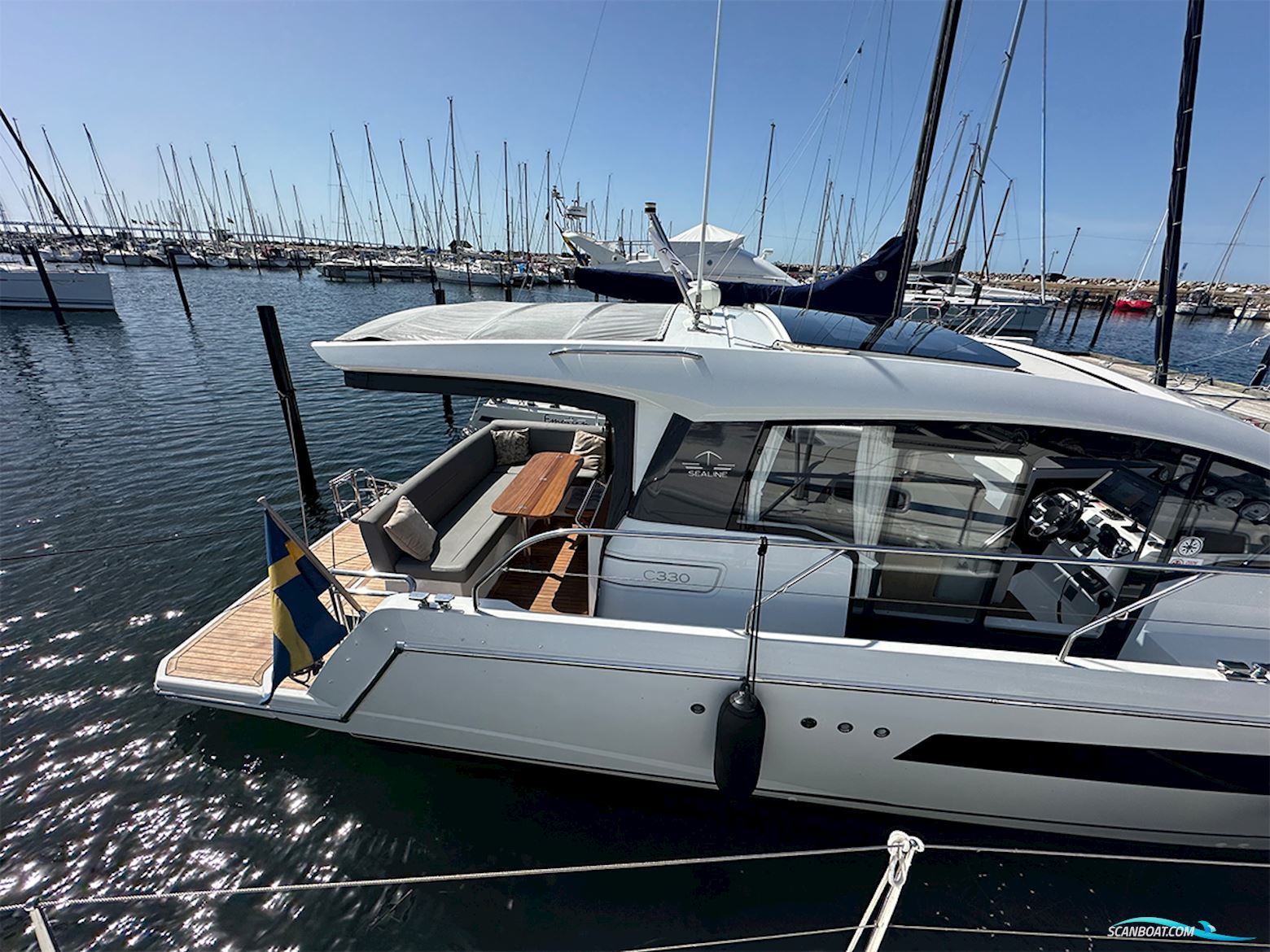 Sealine C330
