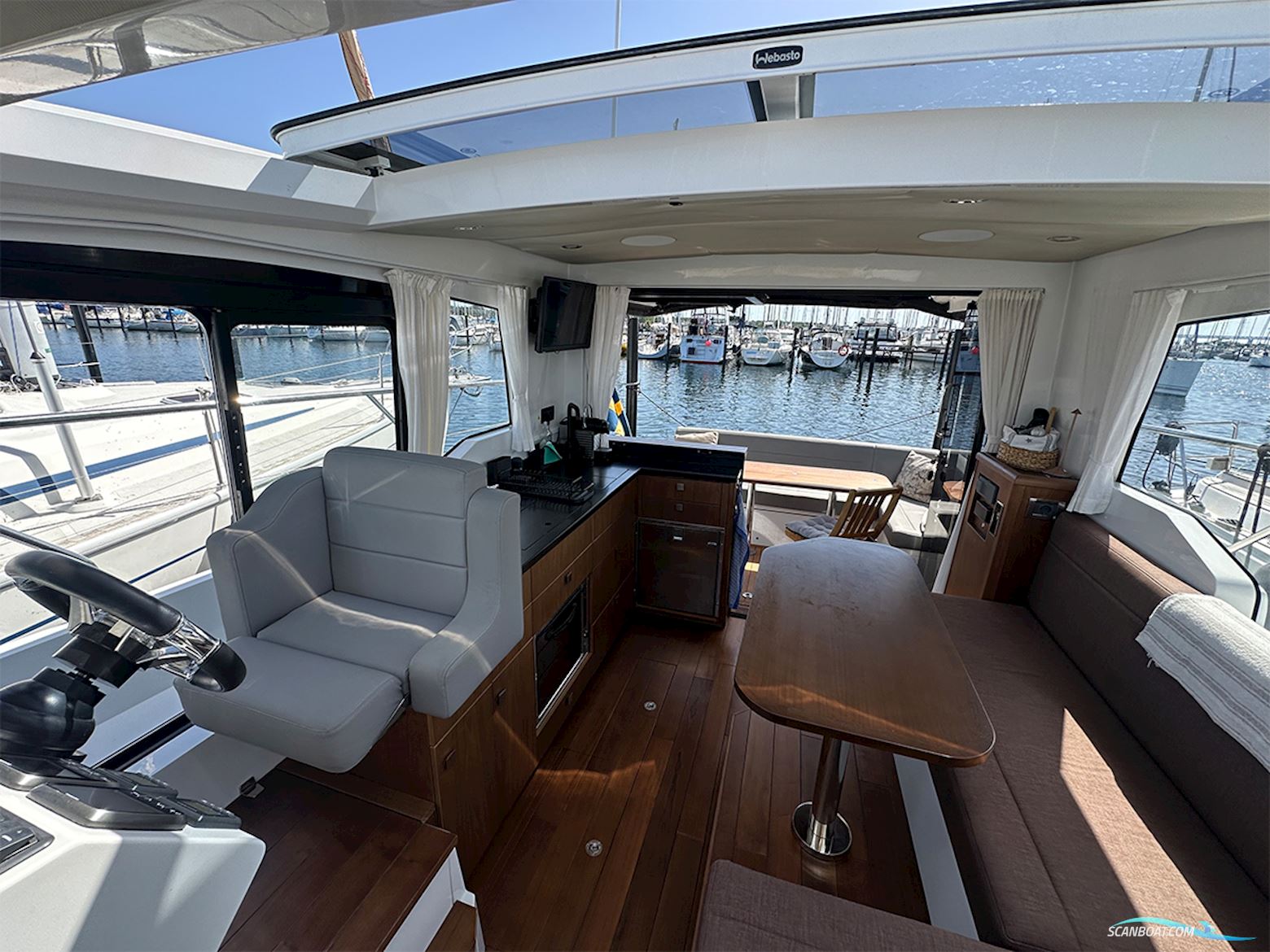 Sealine C330