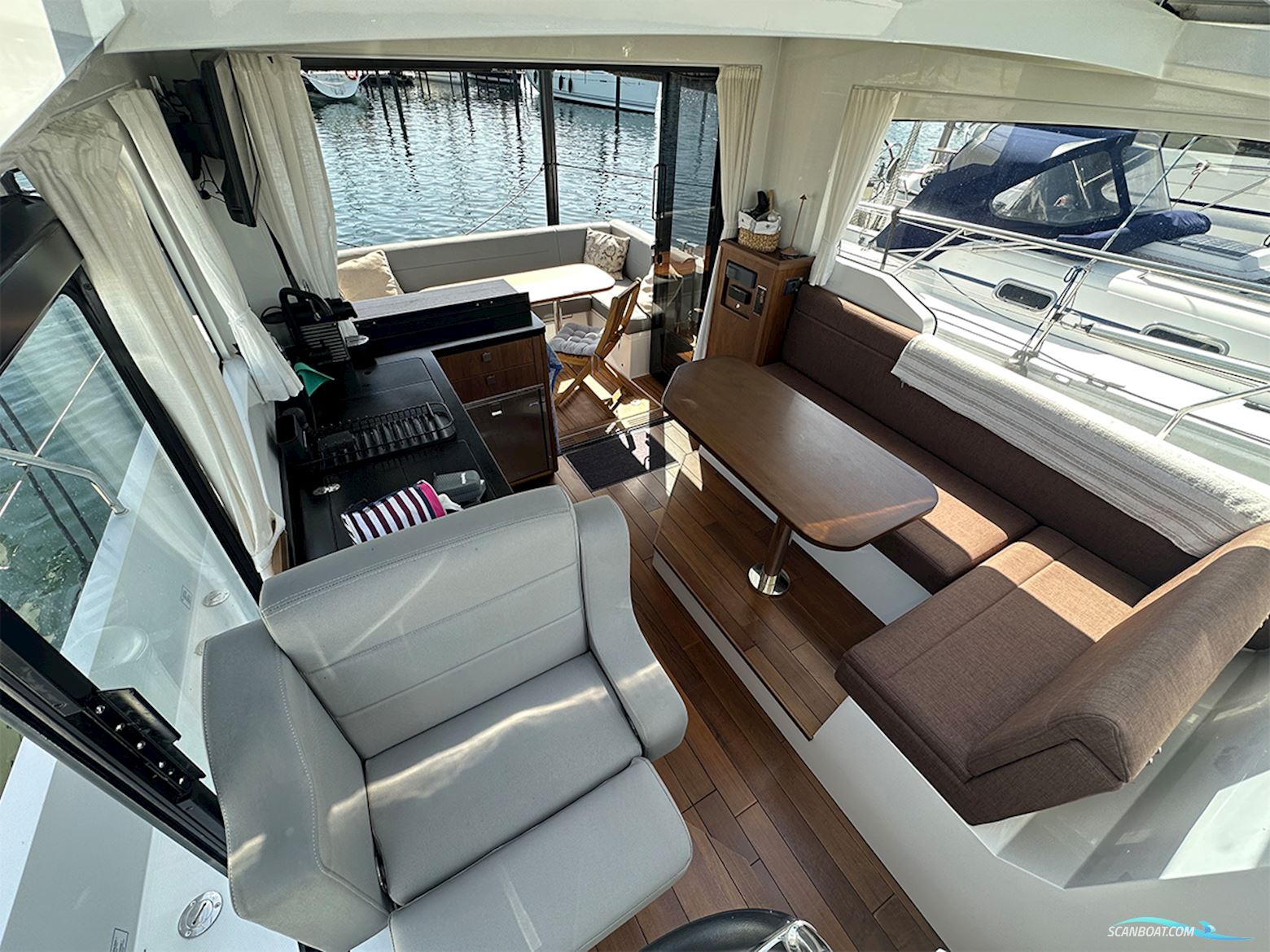 Sealine C330