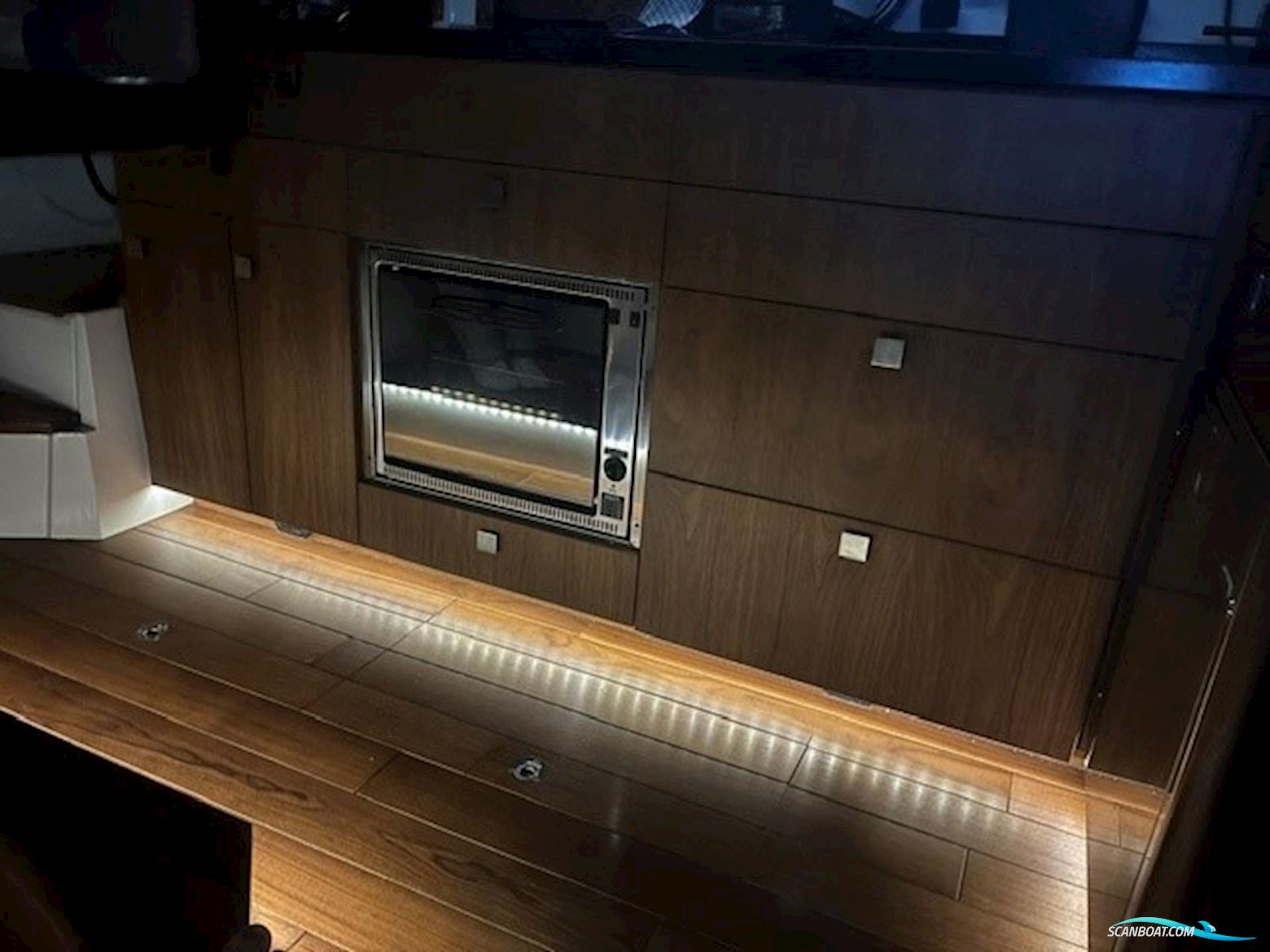 Sealine C330
