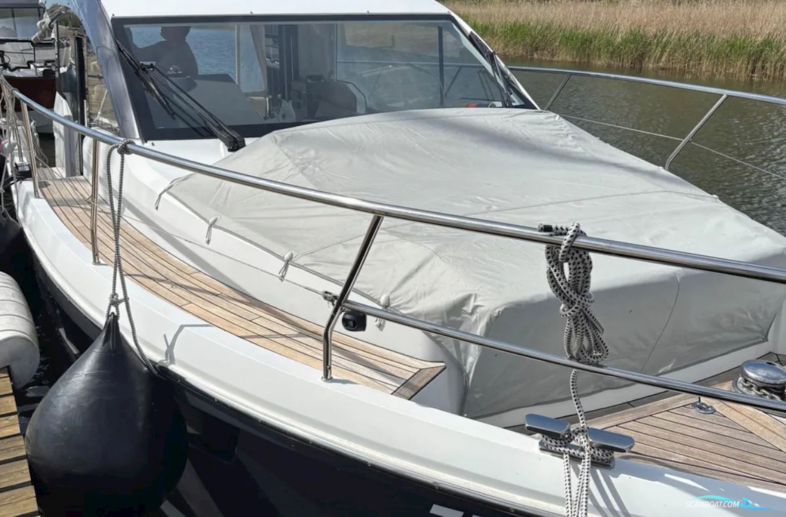 Sealine C330