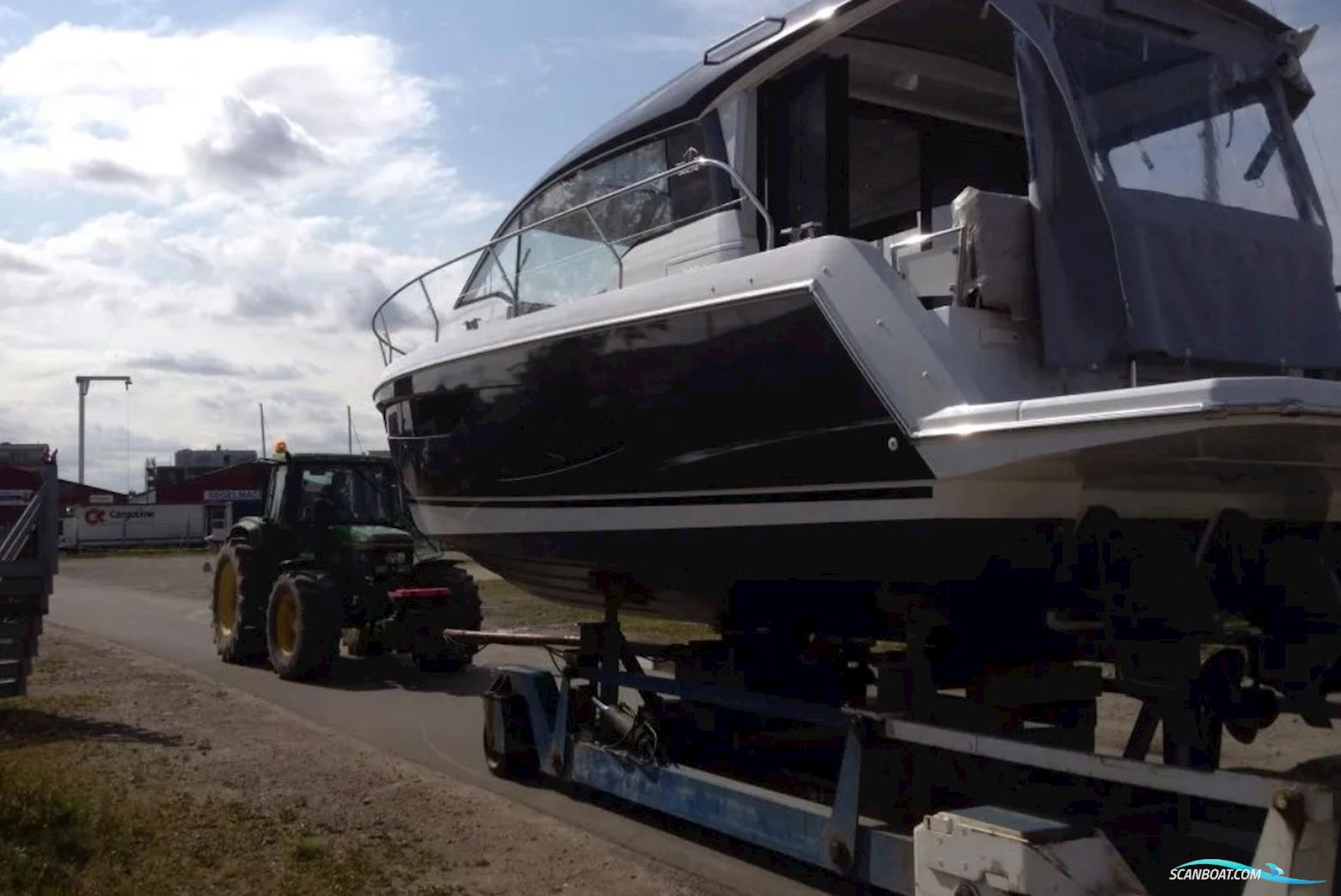 Sealine C330