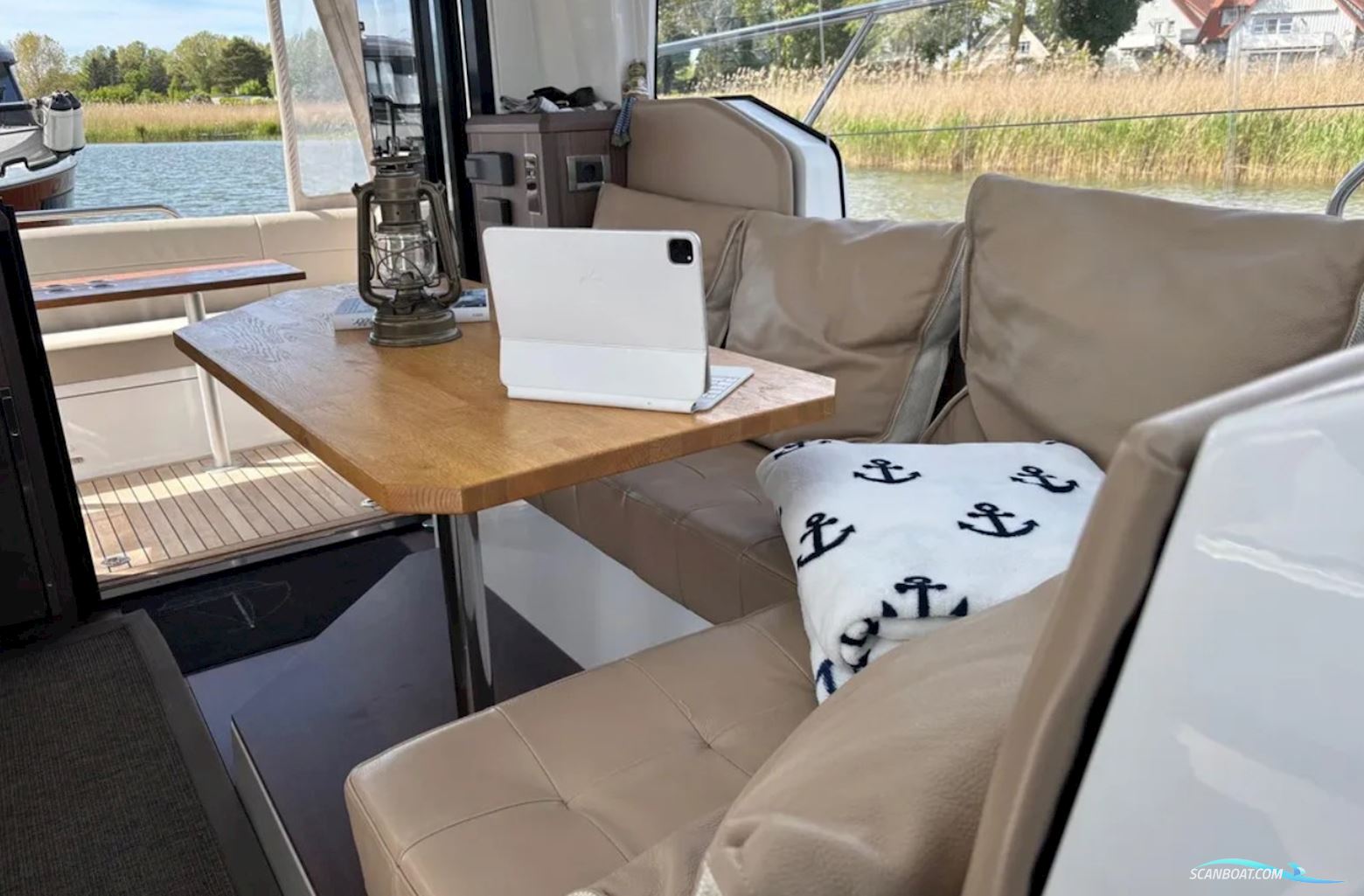 Sealine C330