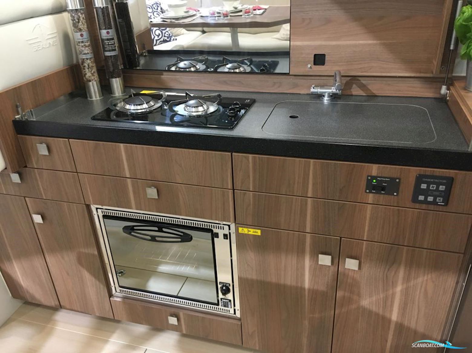 Sealine C330