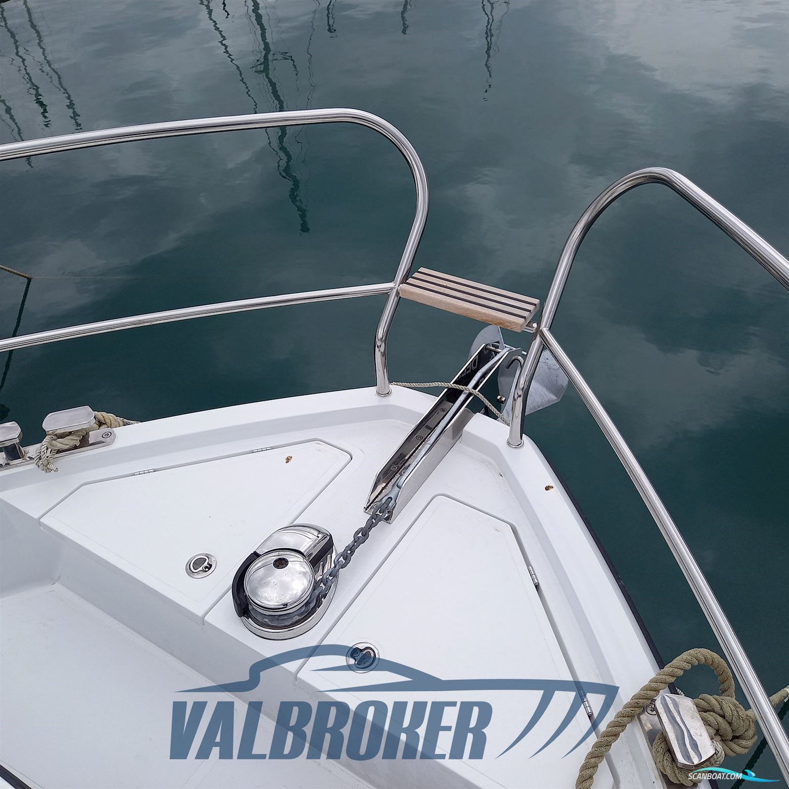 Sealine C335V