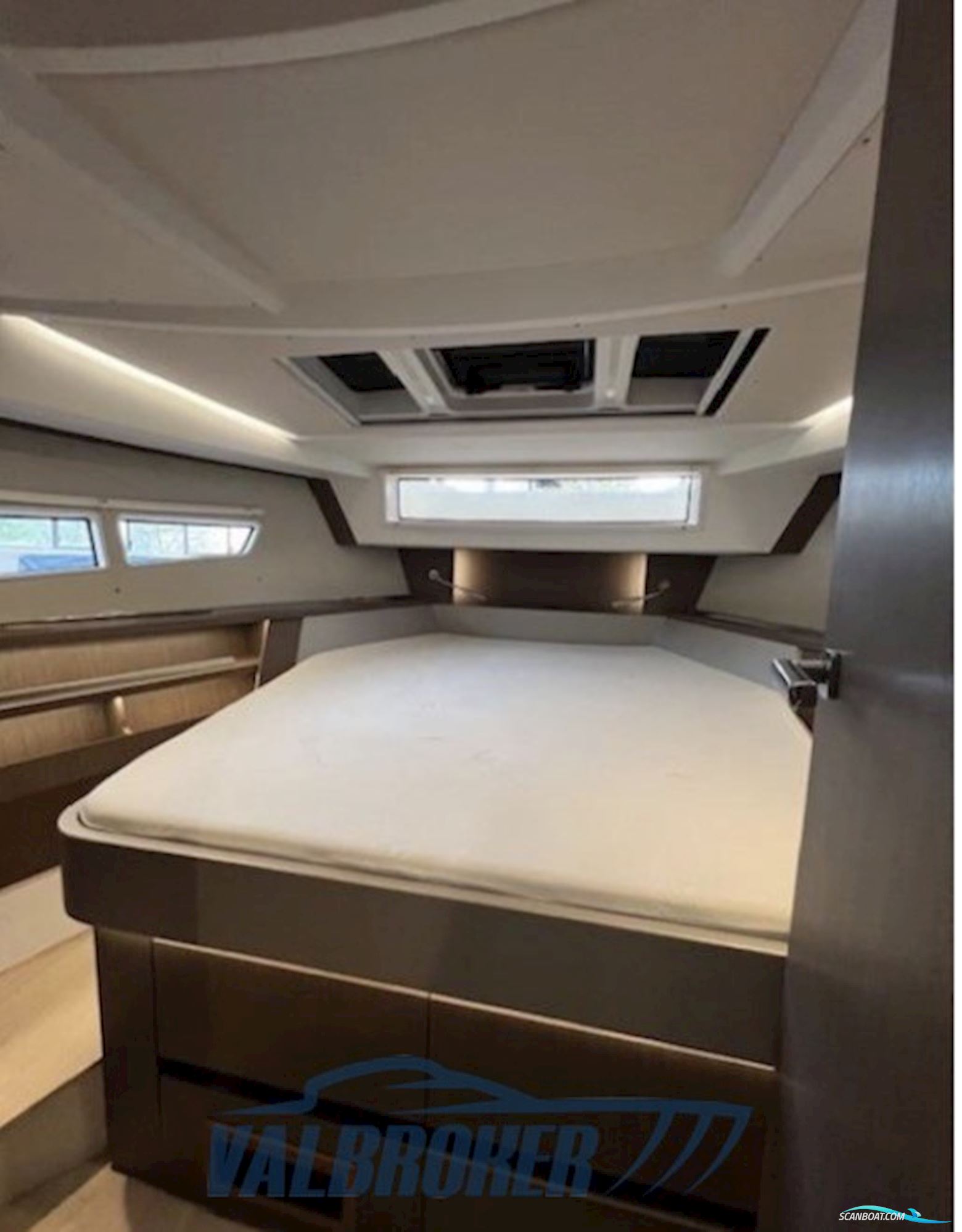 Sealine C335V
