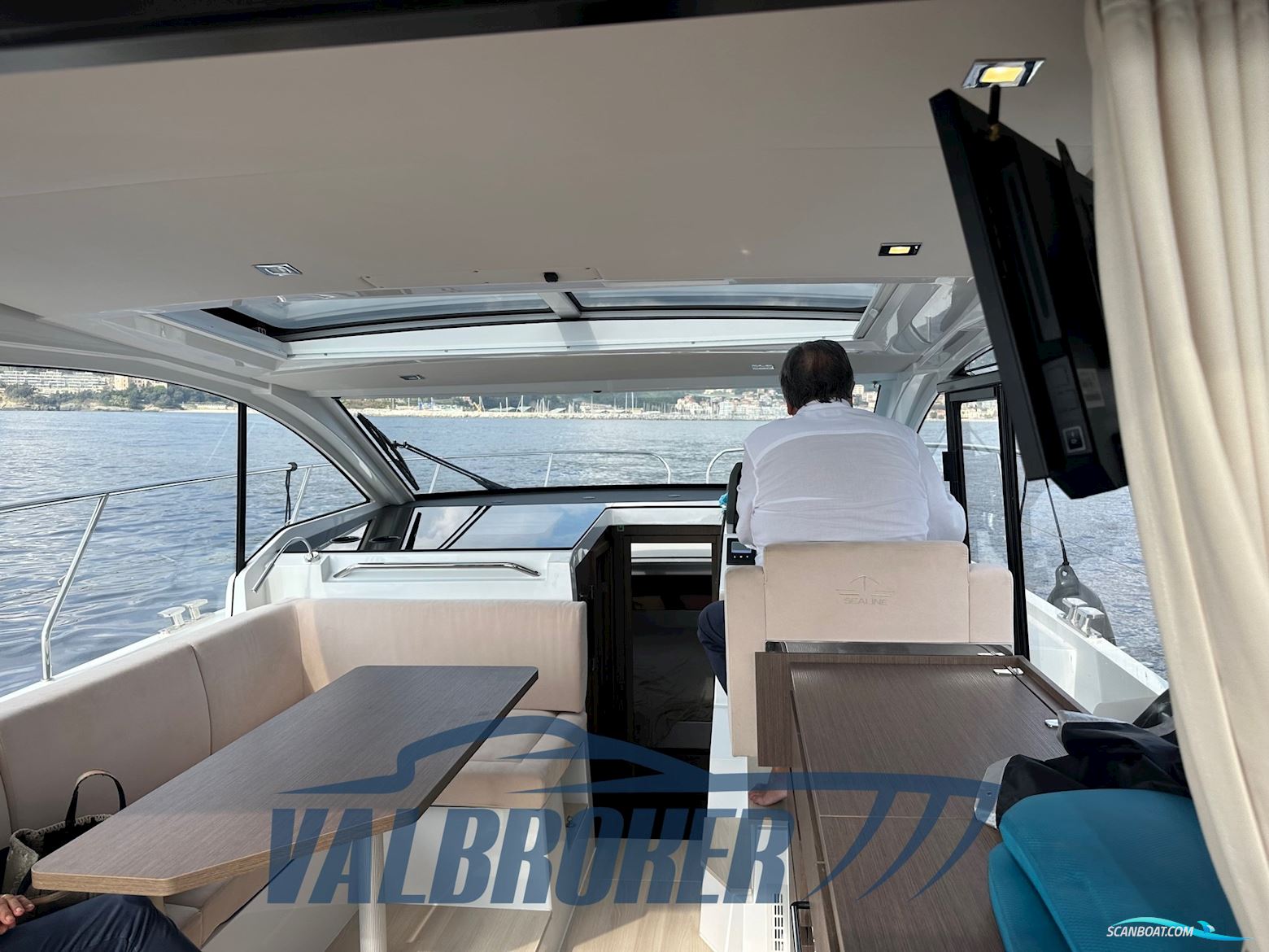 Sealine C335V