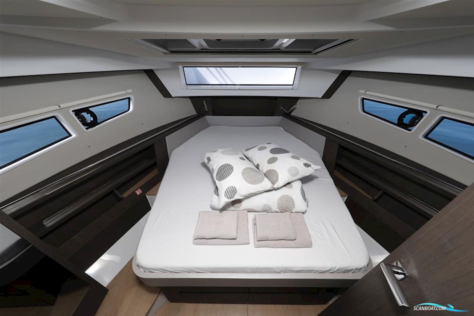 Sealine C335v