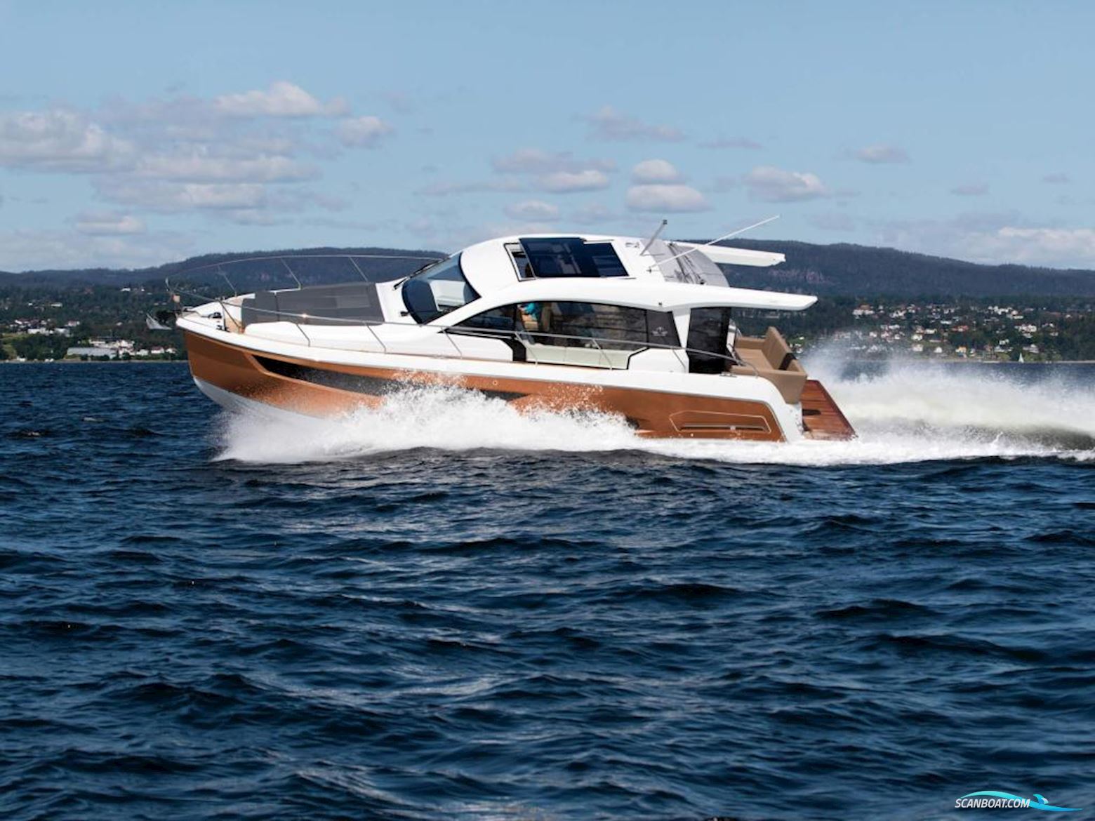 Sealine C390