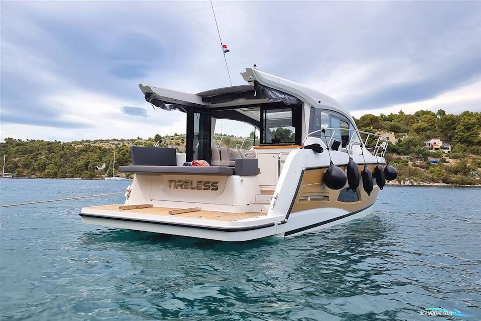 Sealine C390