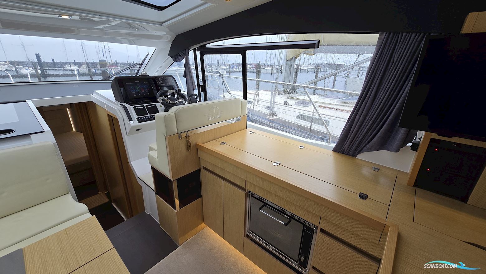 Sealine C390