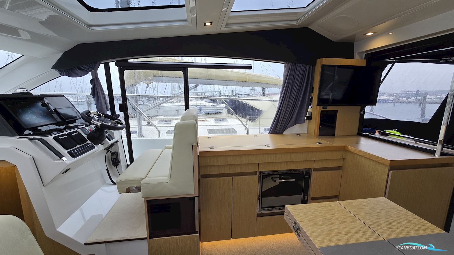 Sealine C390