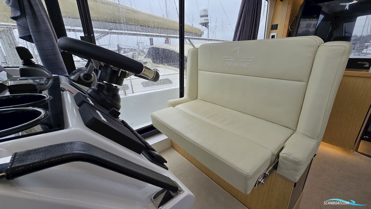 Sealine C390