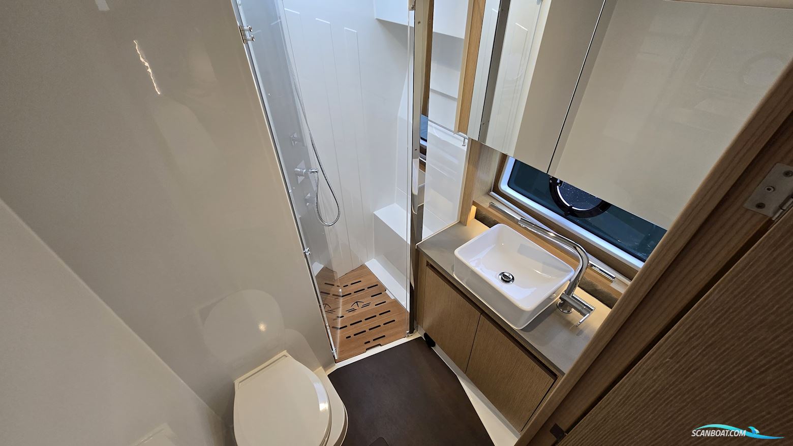 Sealine C390