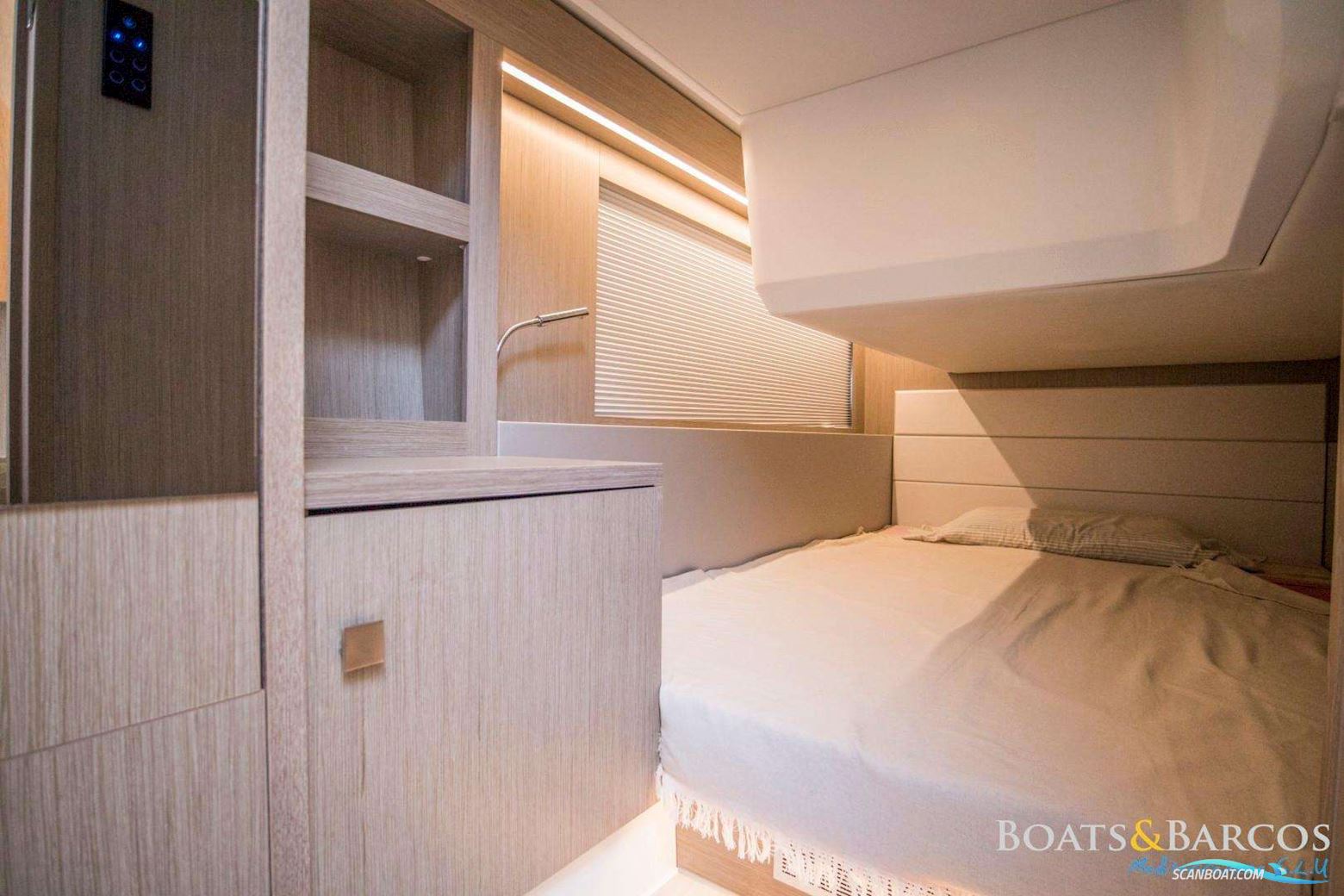 Sealine C390v