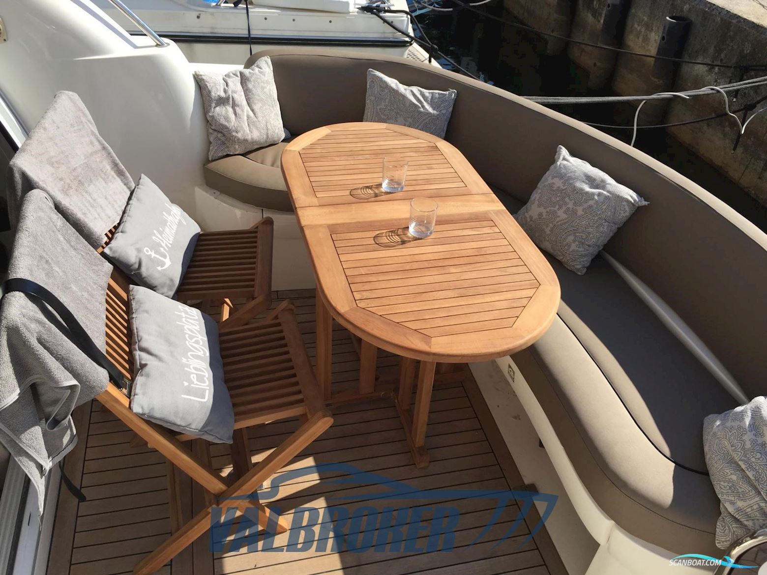 Sealine F 37