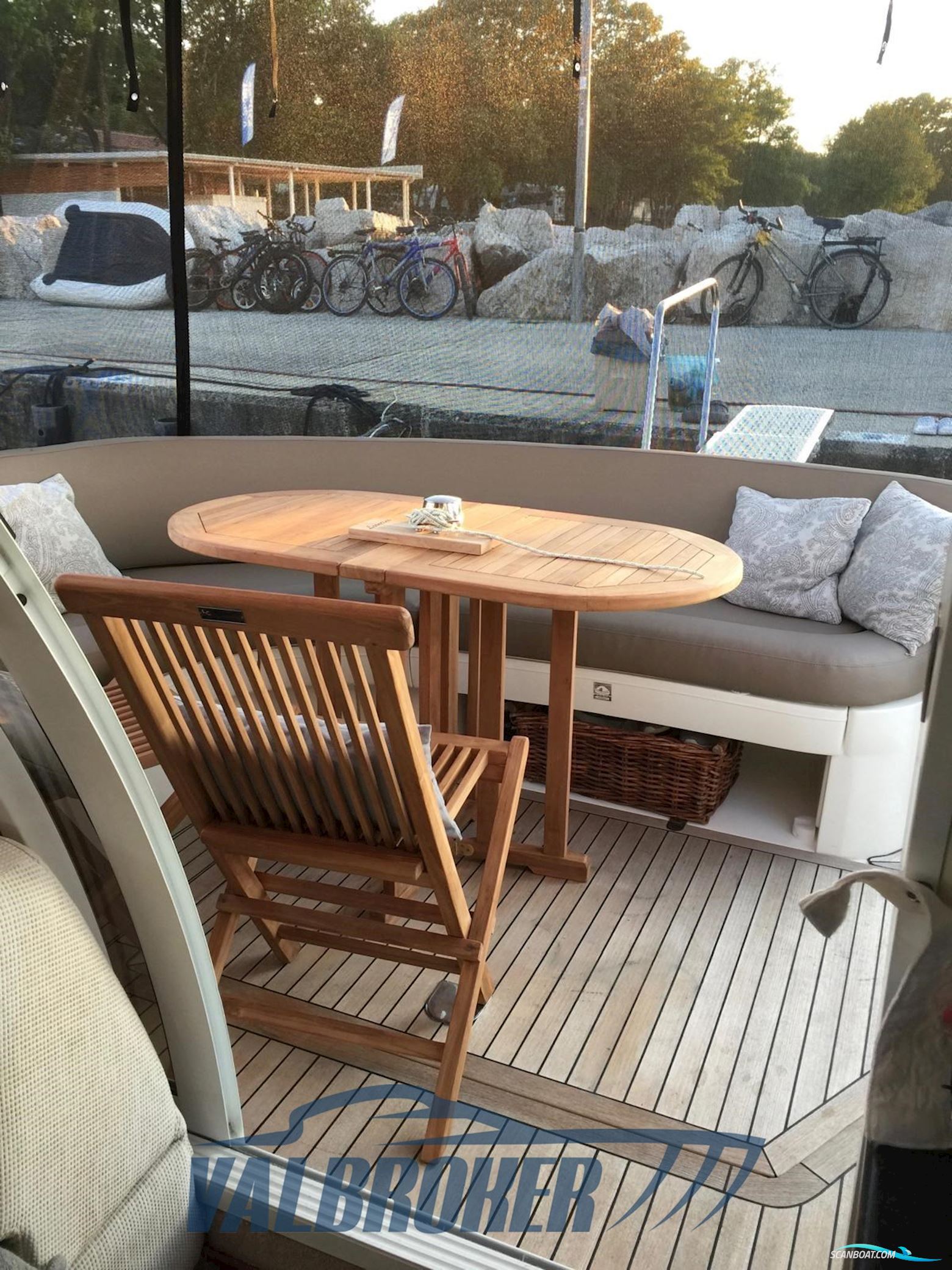 Sealine F 37