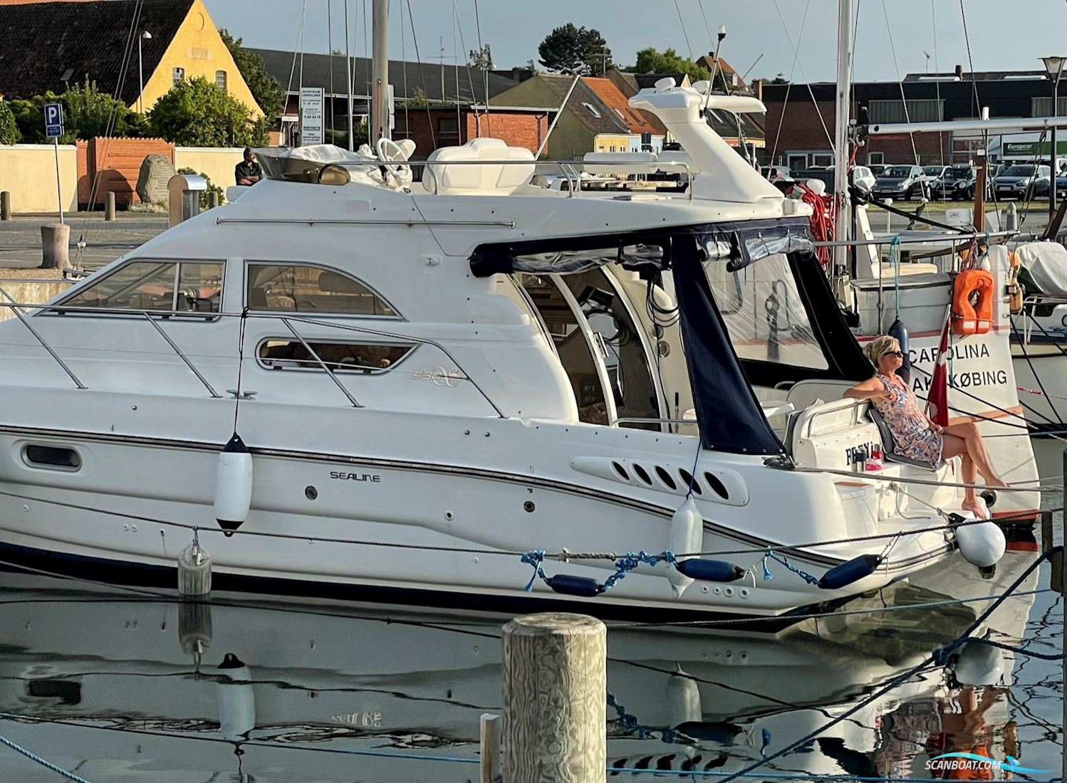 Sealine F33
