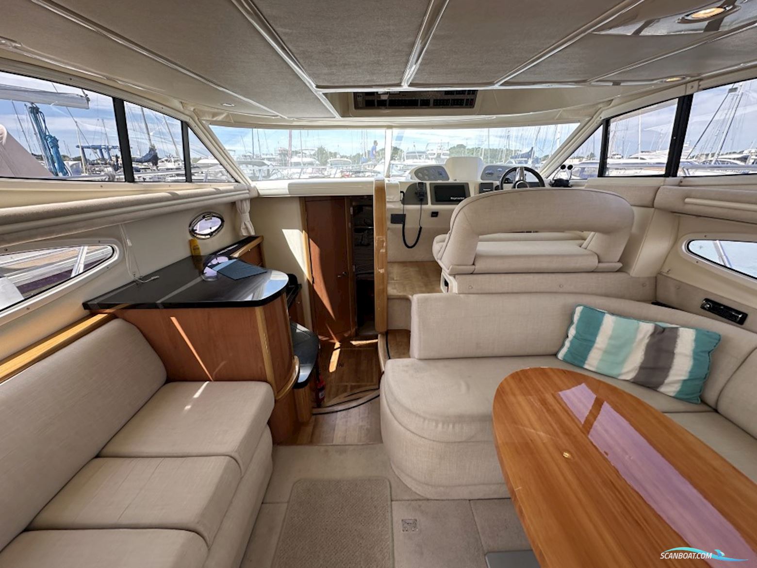 Sealine F37