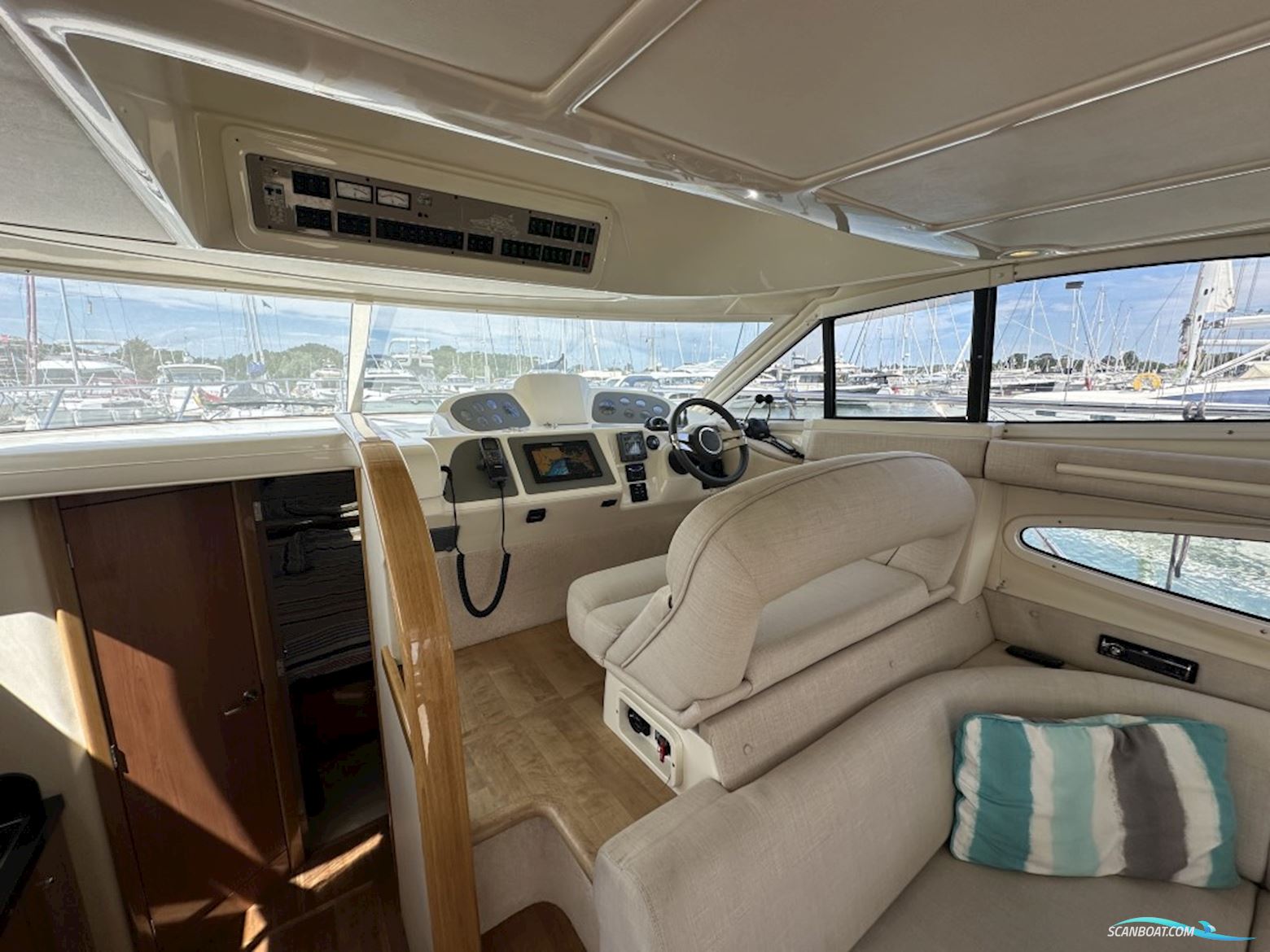 Sealine F37