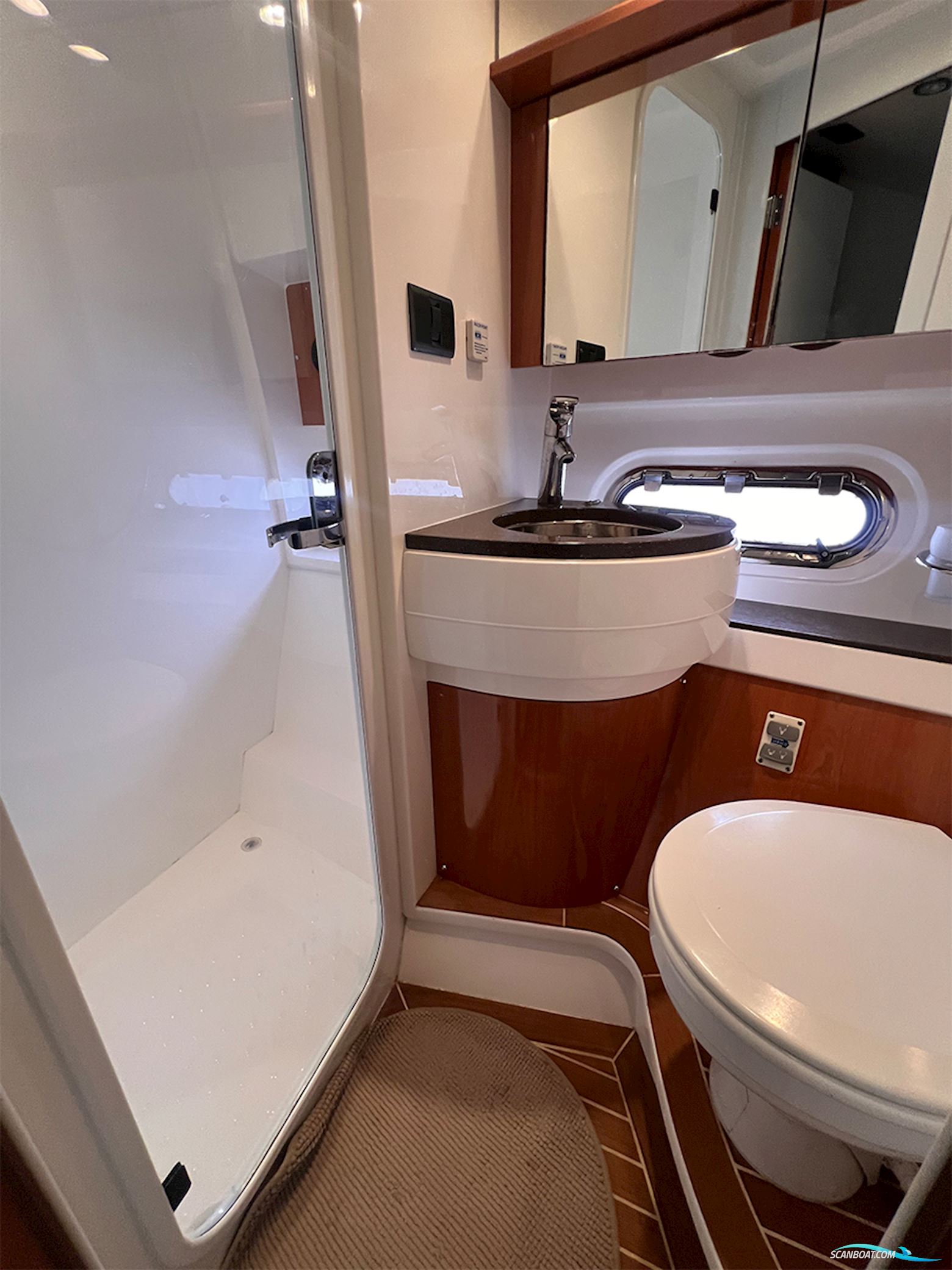 Sealine F42/5