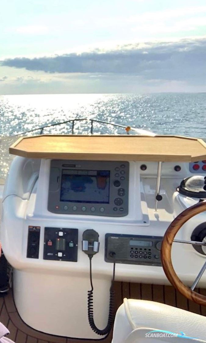 Sealine F44, Flybridge