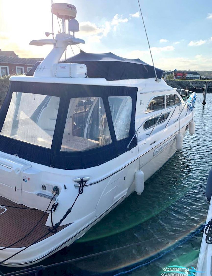Sealine F44, Flybridge