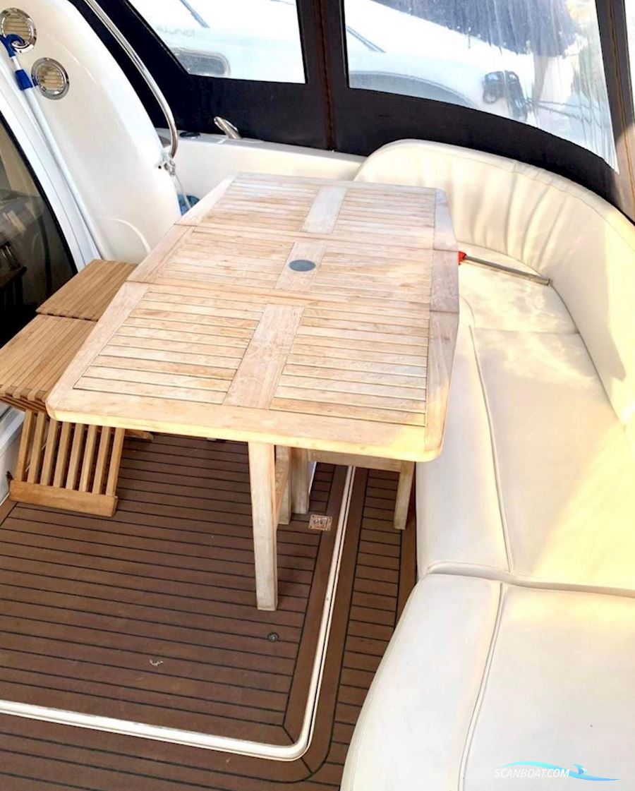 Sealine F44, Flybridge