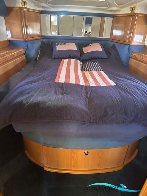 Sealine F44, Flybridge