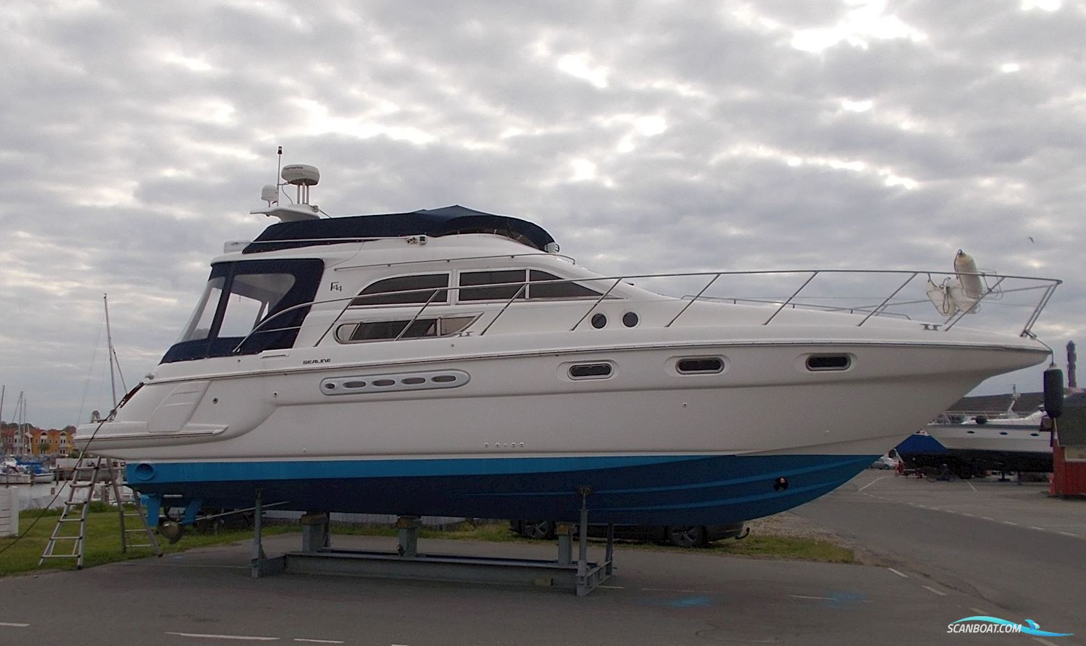 Sealine F44 Motorbåt 1999, med Cummins motor, Danmark