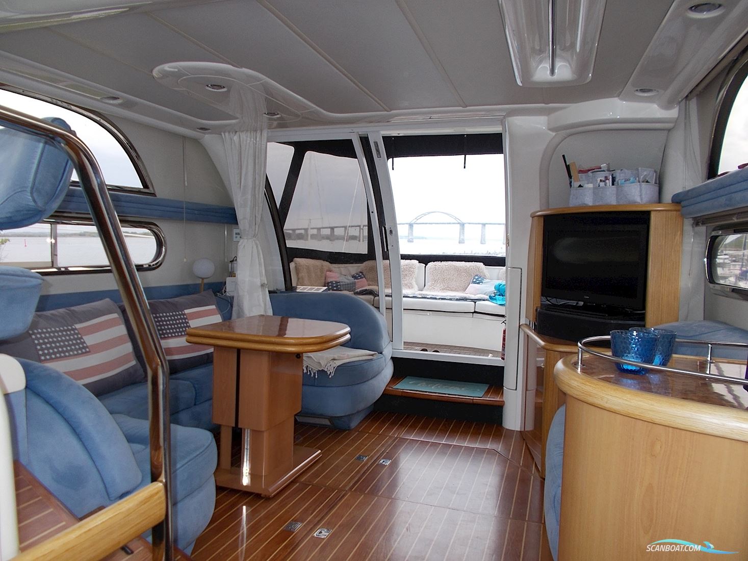 Sealine F44