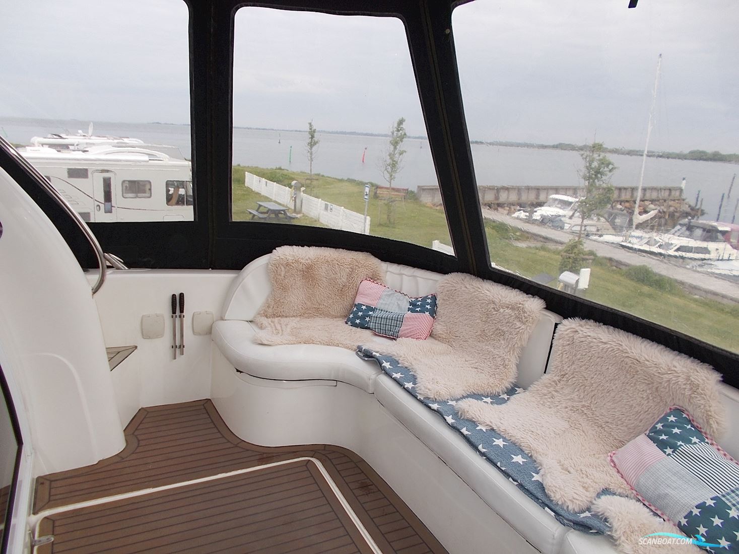 Sealine F44