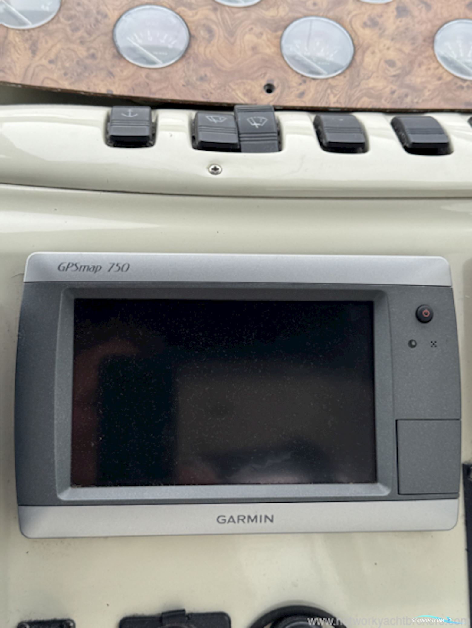 Sealine International 28
