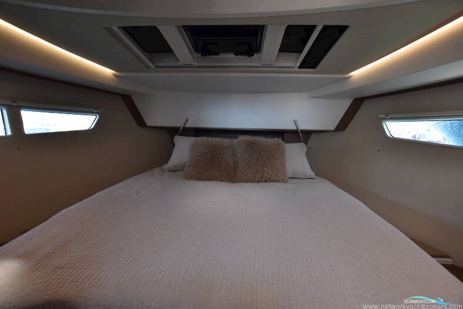 Sealine International C330