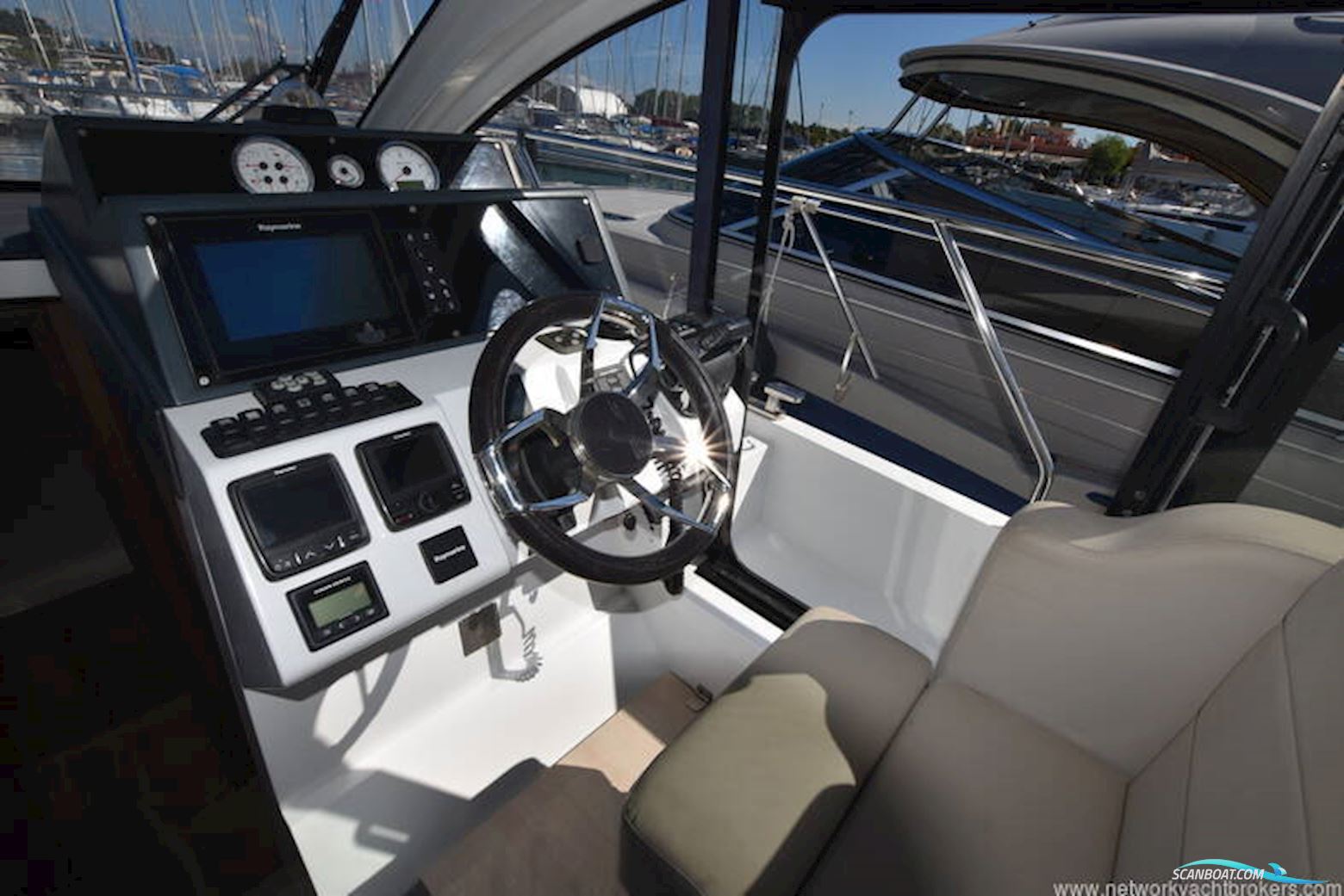 Sealine International C330