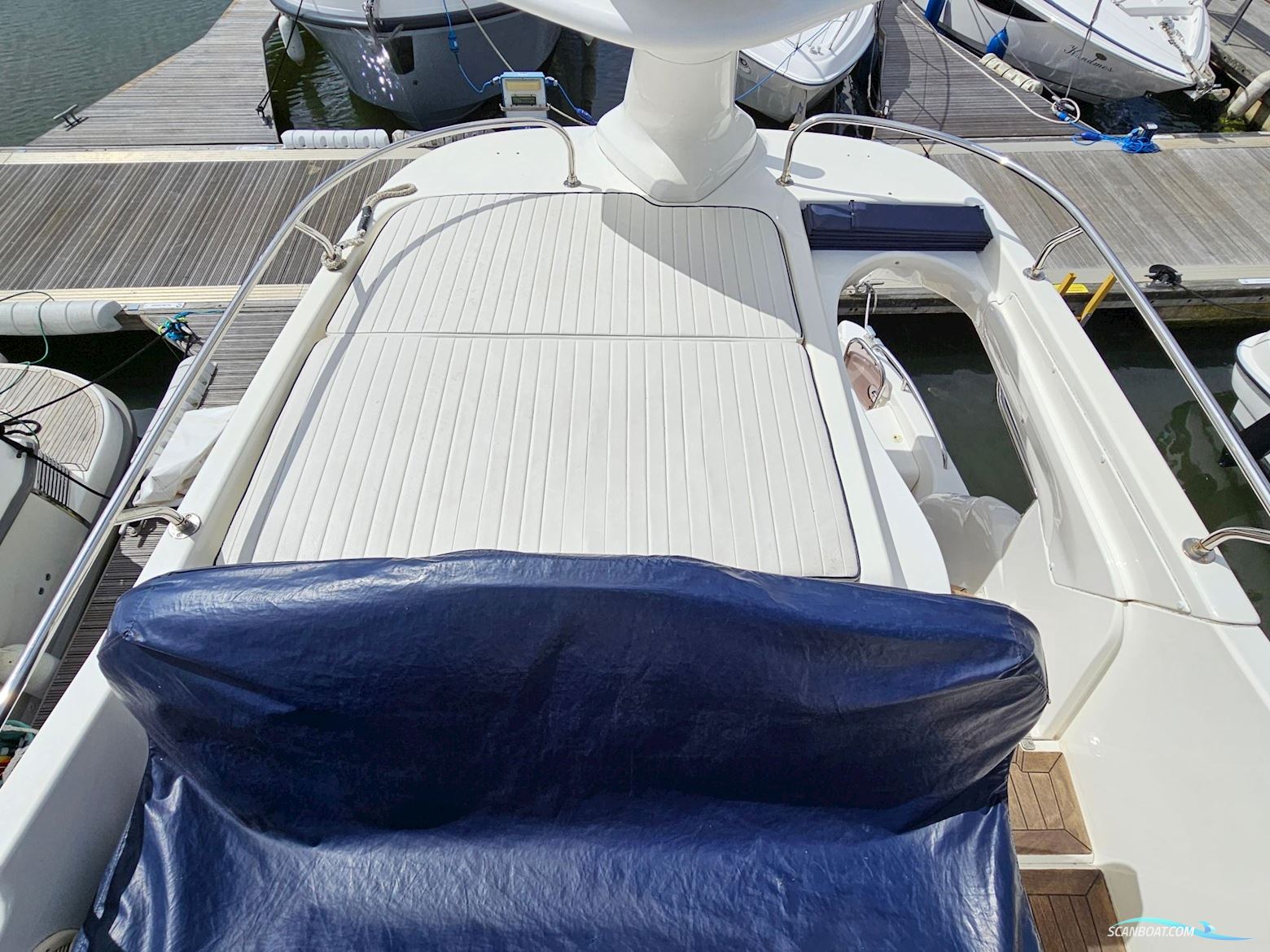 Sealine International F33