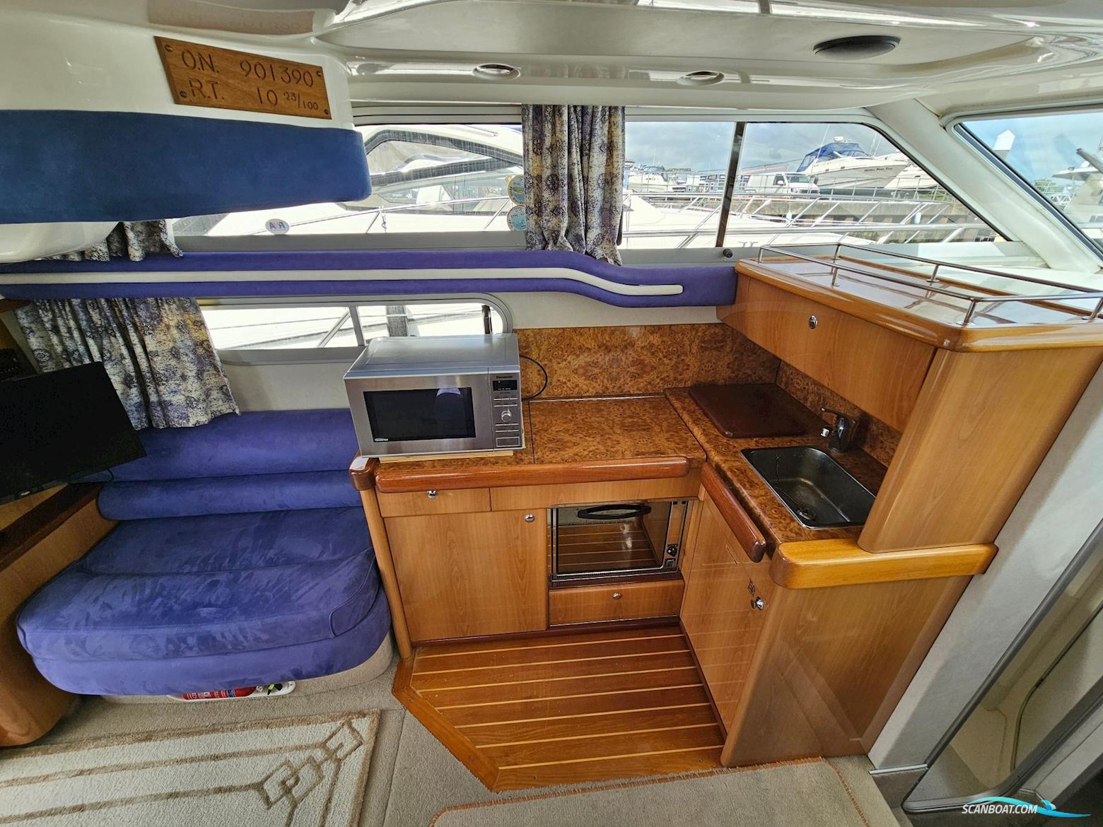 Sealine International F33