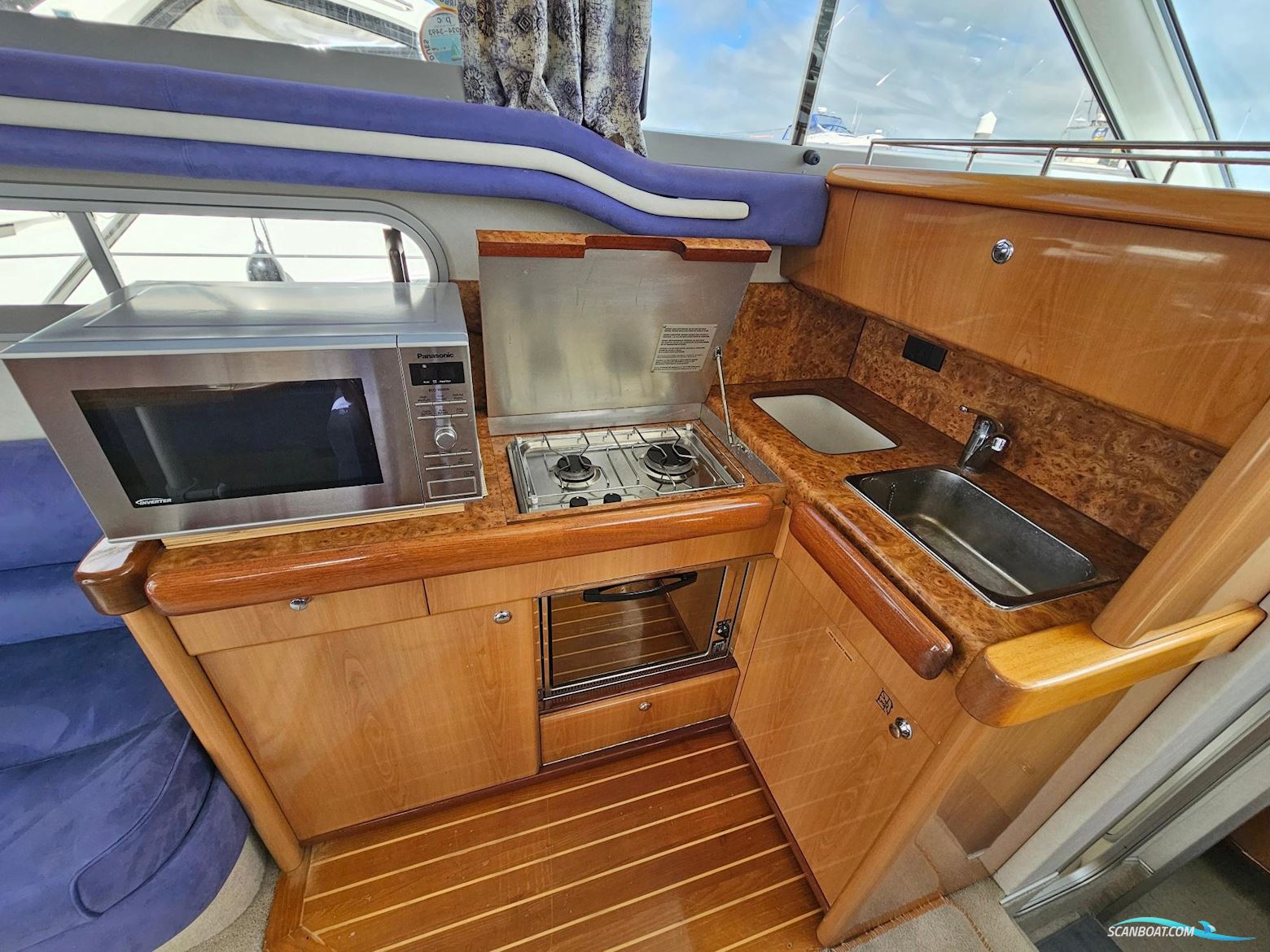 Sealine International F33