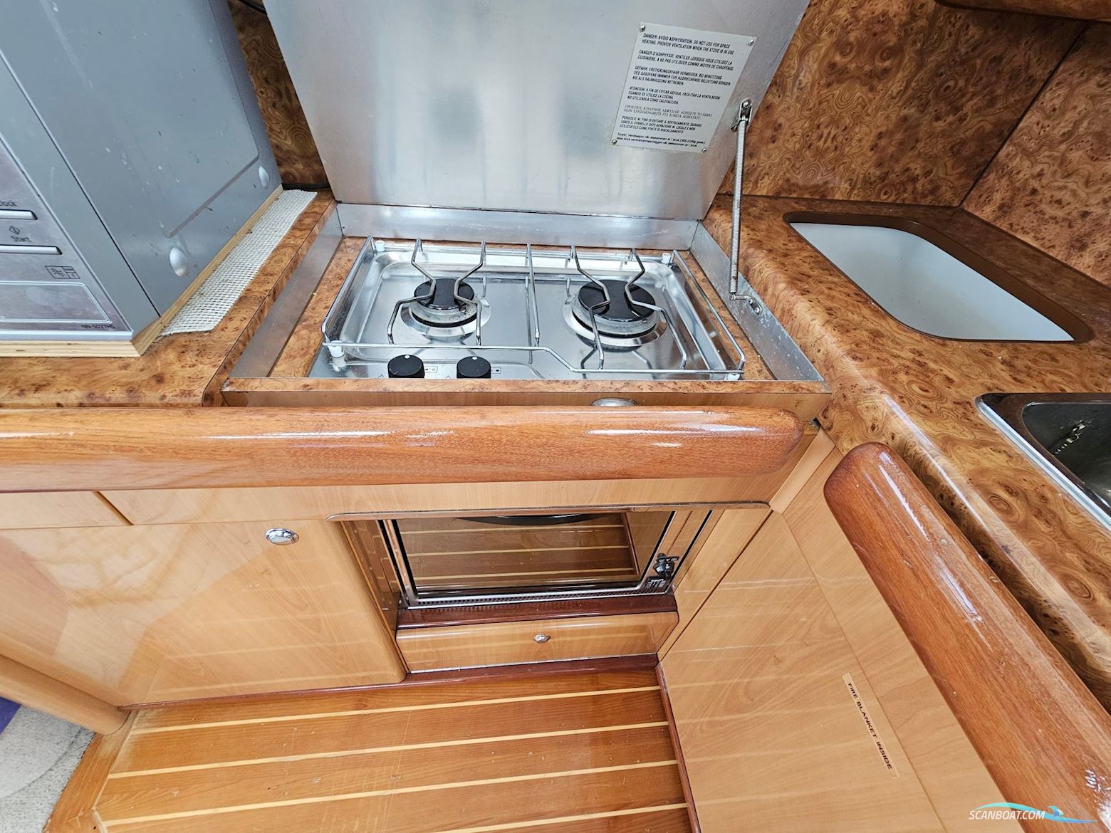 Sealine International F33