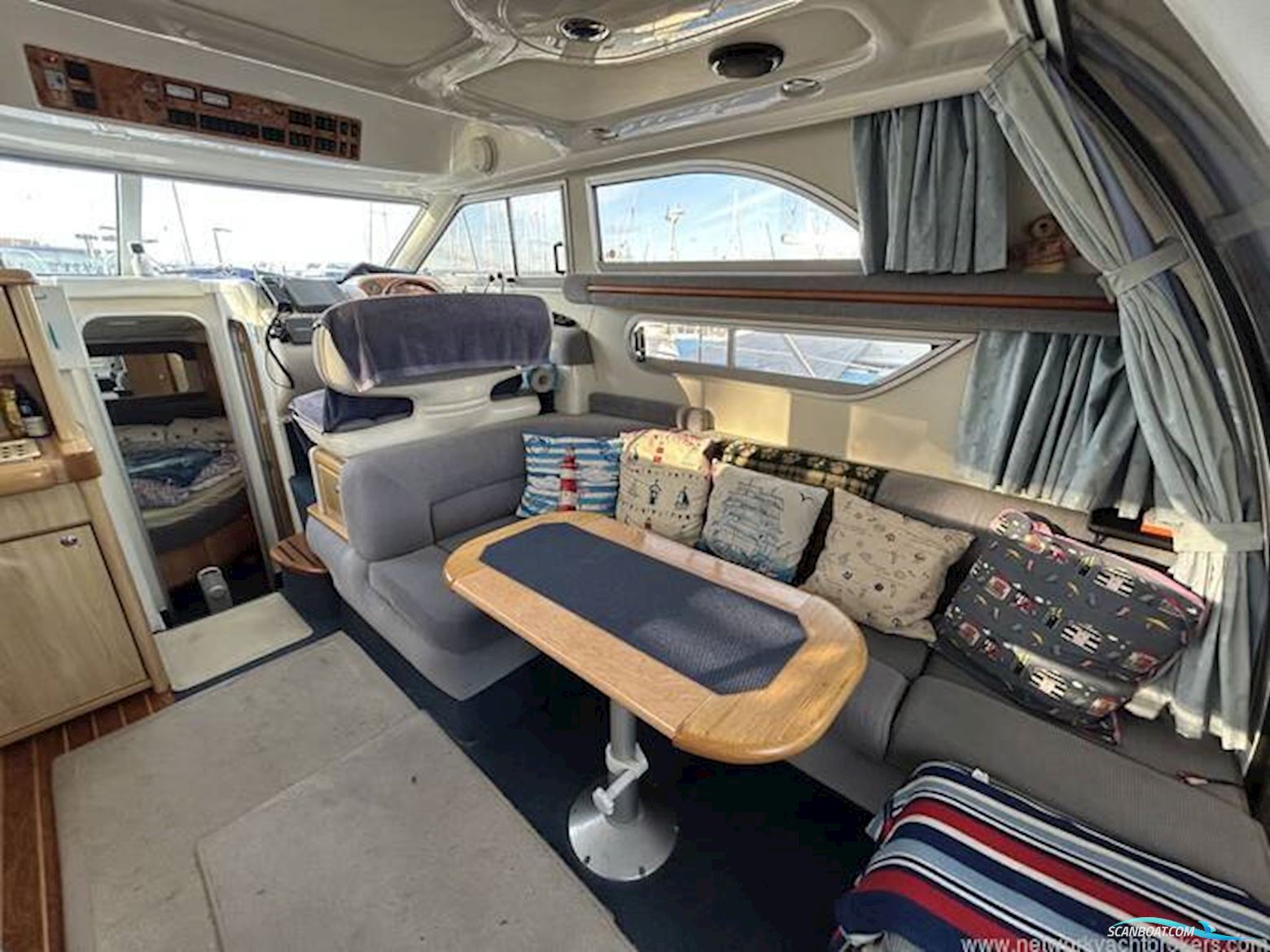 Sealine International F33